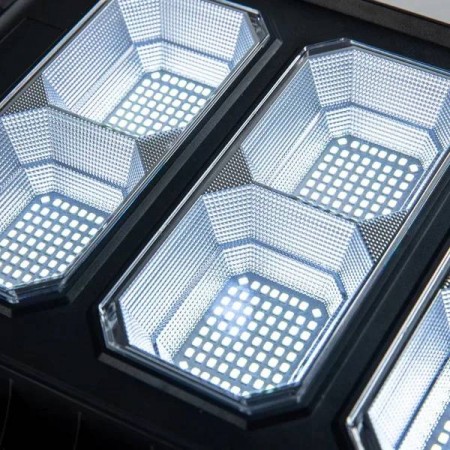 Комплект 3 броя соларни лампи LYLU 1600W с 8 секционни прожектора