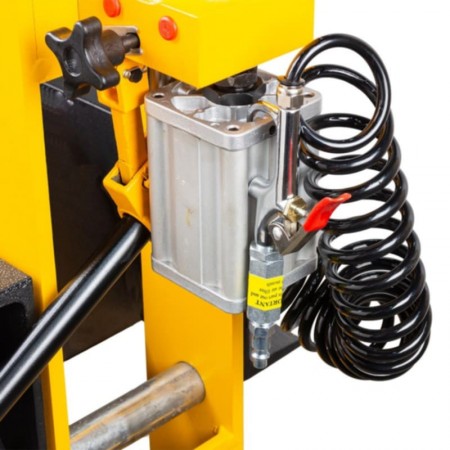 Пневмо-хидравлична преса с манометър 40 тона JCB TY40001 Пневмо-хидравлична преса с манометър 40 тона JCB TY40001